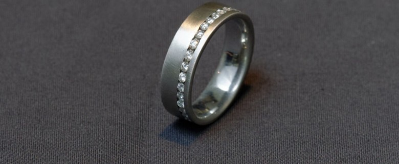 Anello con brillanti